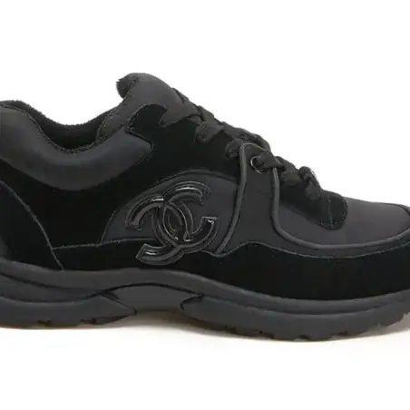 Chanel CC Sneakers en negro