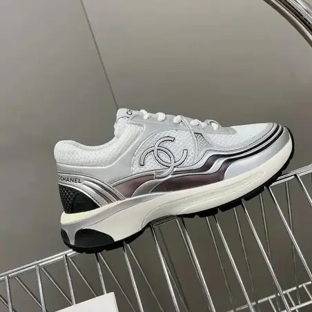 Chanel Chunky Sneakers en otro color