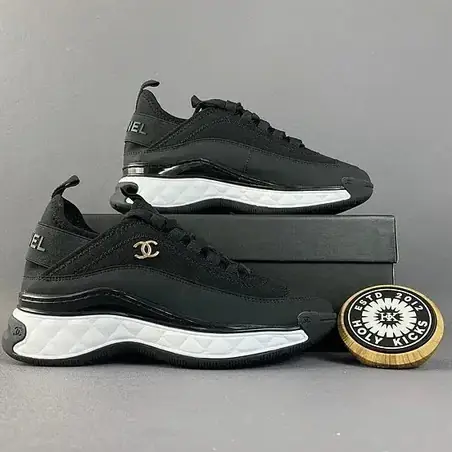 CHANEL Sneakers en negro