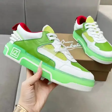 Christian Louboutin Chunky Sneakers en otro color