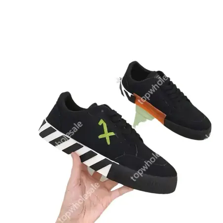 Off-White vulcanized en negro