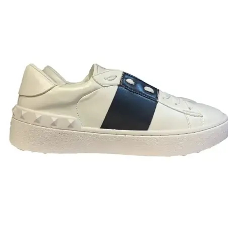 Valentino Rockstud Sneakers en otro color